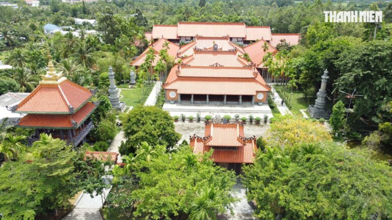 Bên trong chùa cổ gần 200 năm ở Đồng Tháp