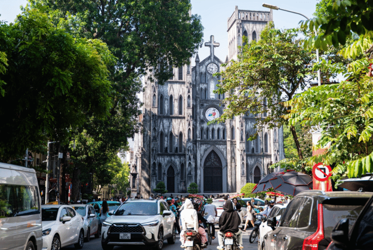 ‘Thiên đường ẩm thực’ quanh Nhà thờ Lớn Hà Nội, níu chân khách từ sáng đến tối